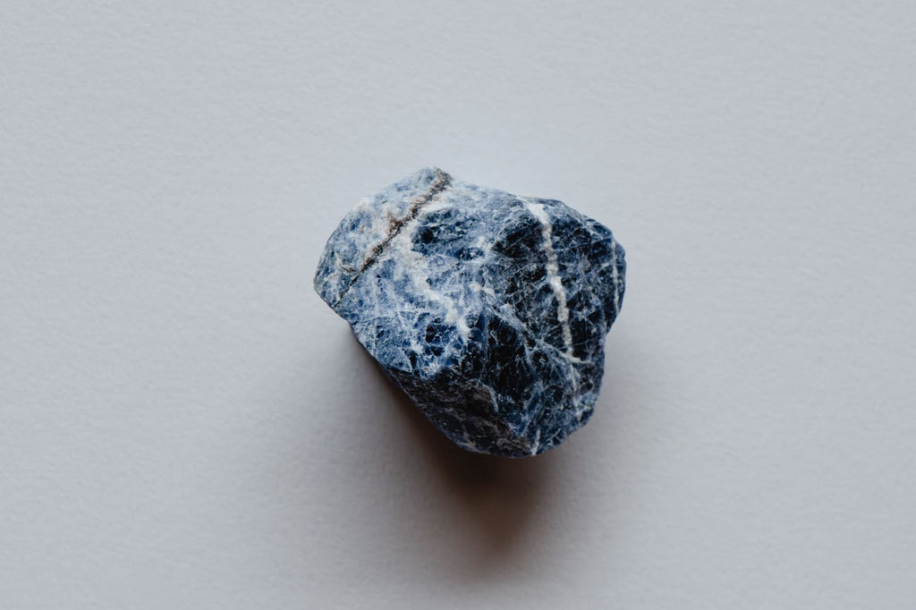 Sodalite Benefits and Properties